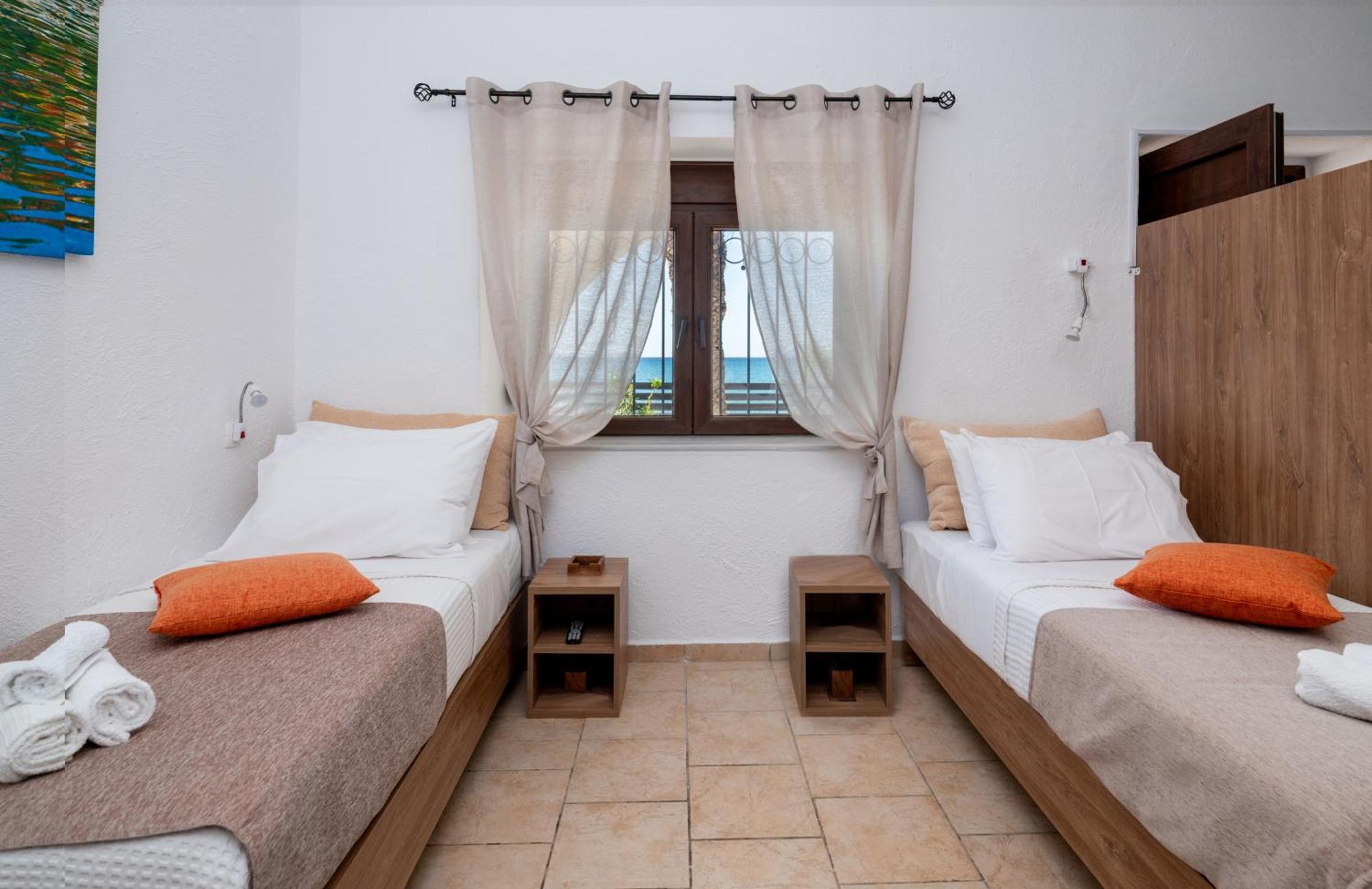 Atalanti Seaside Junior Suites Keratokambos Bagian luar foto