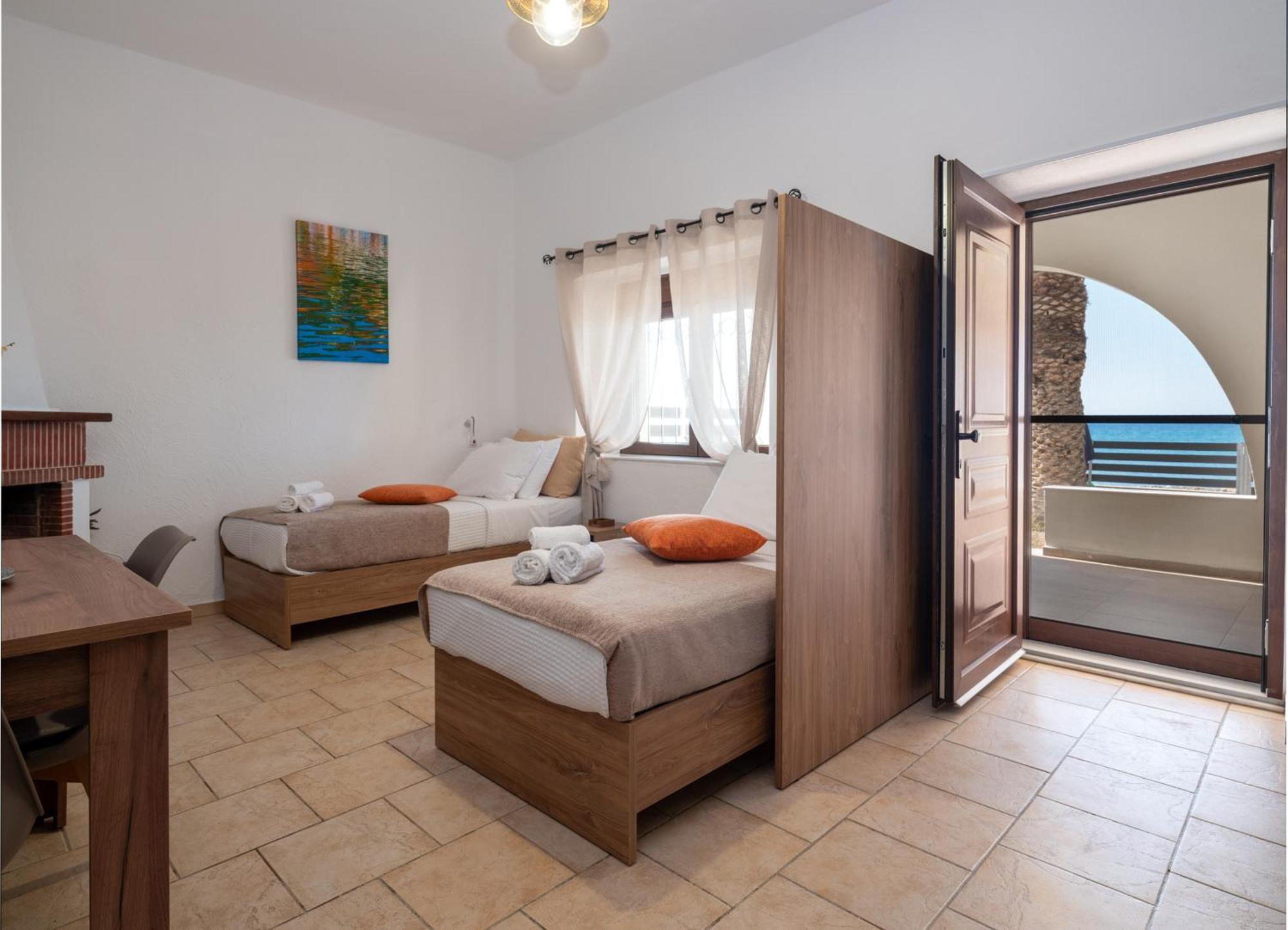 Atalanti Seaside Junior Suites Keratokambos Bagian luar foto