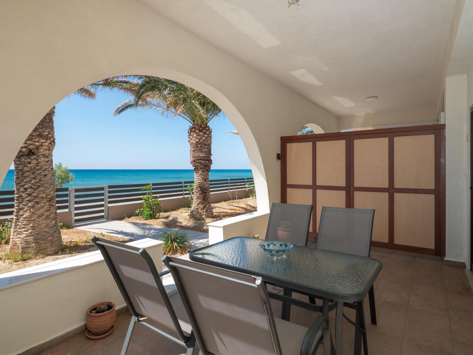 Atalanti Seaside Junior Suites Keratokambos Bagian luar foto